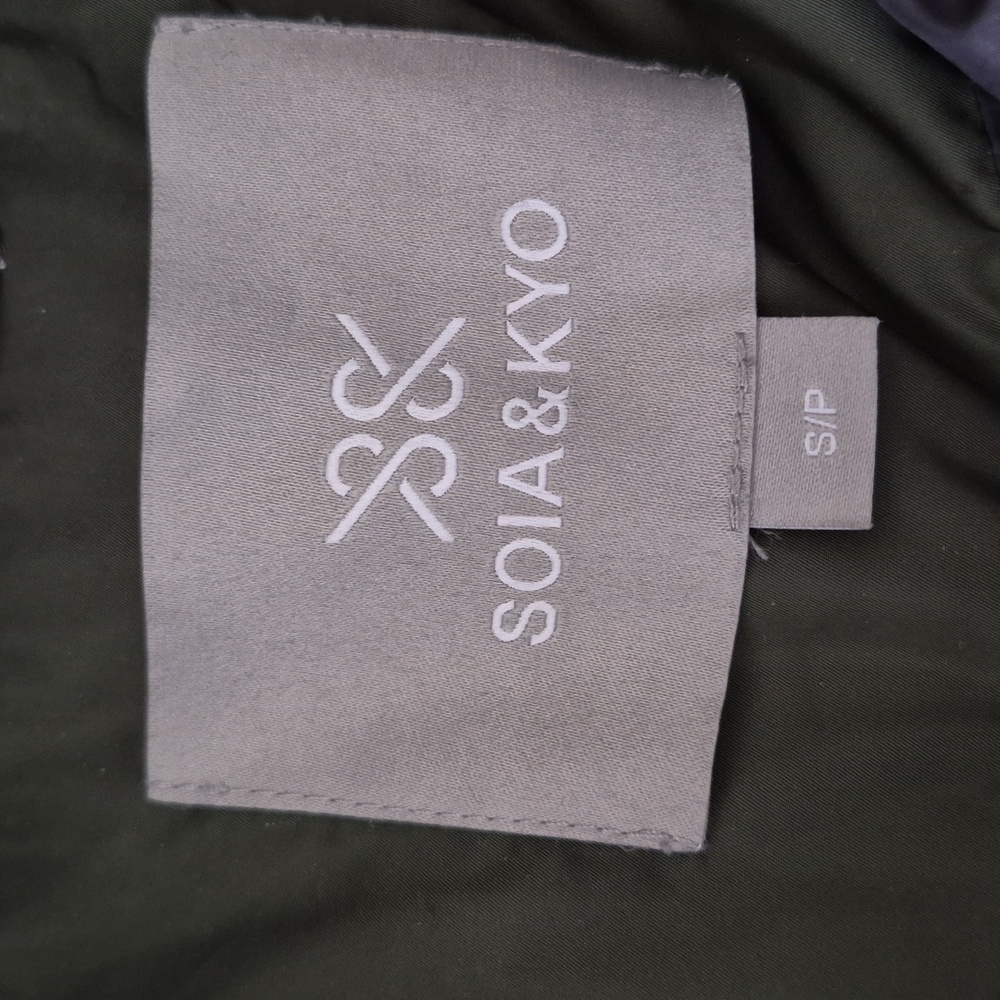 Soia & Kyo Women's Size Small Green Puffer Jacket with Black Cuffs - Picture 4 of 11
